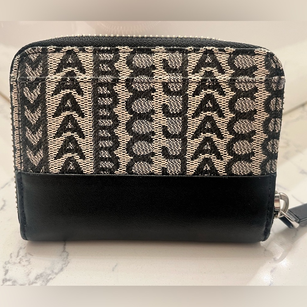 Marc Jacobs Black and Cream Logo Zip Wallet